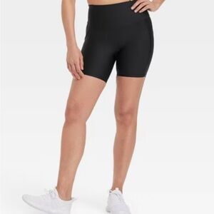 Women's Effortless Support Bike Shorts 6" - All In Motion black size Medium NWT